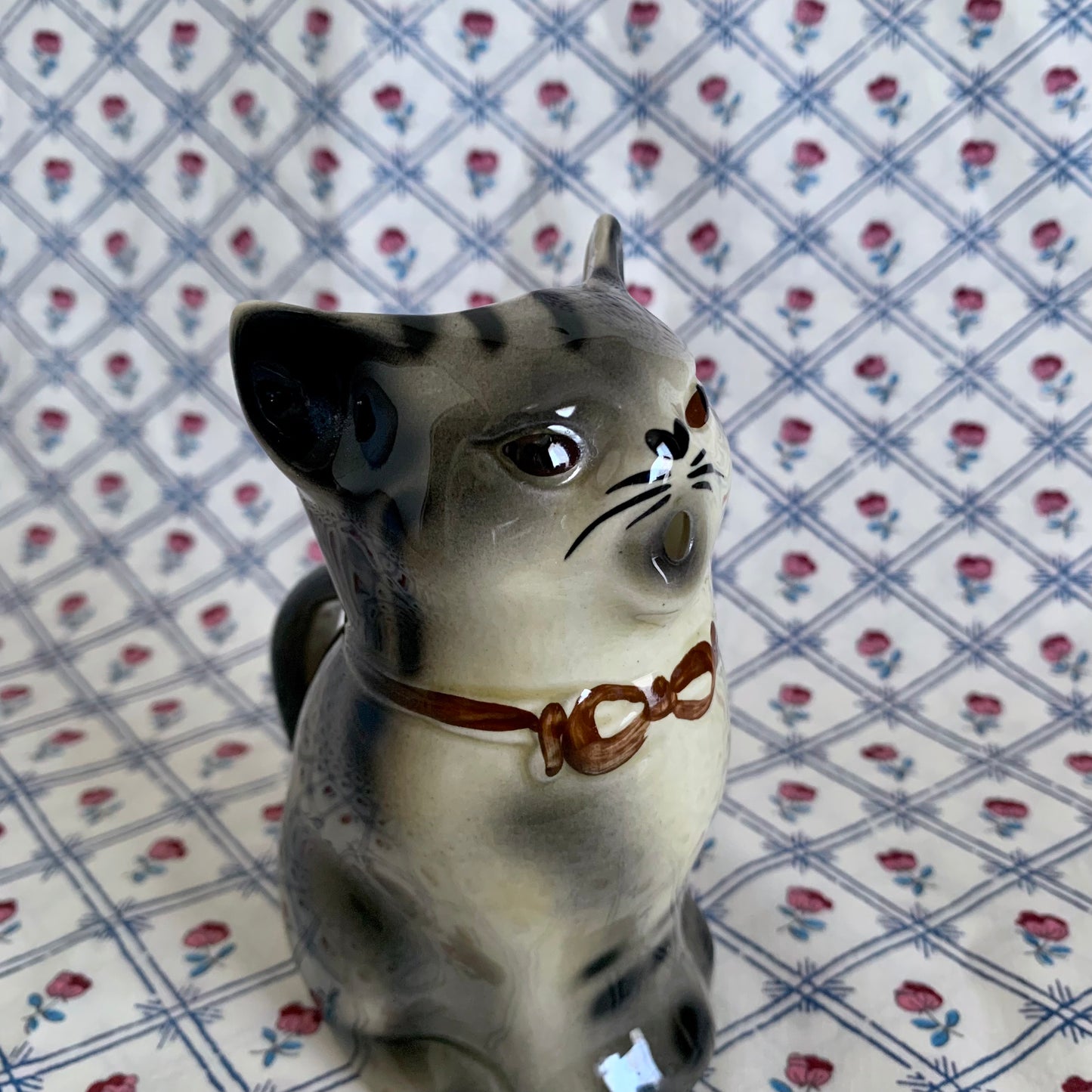 Tony wood studio ◇ Brown tabby cat milk jug 2