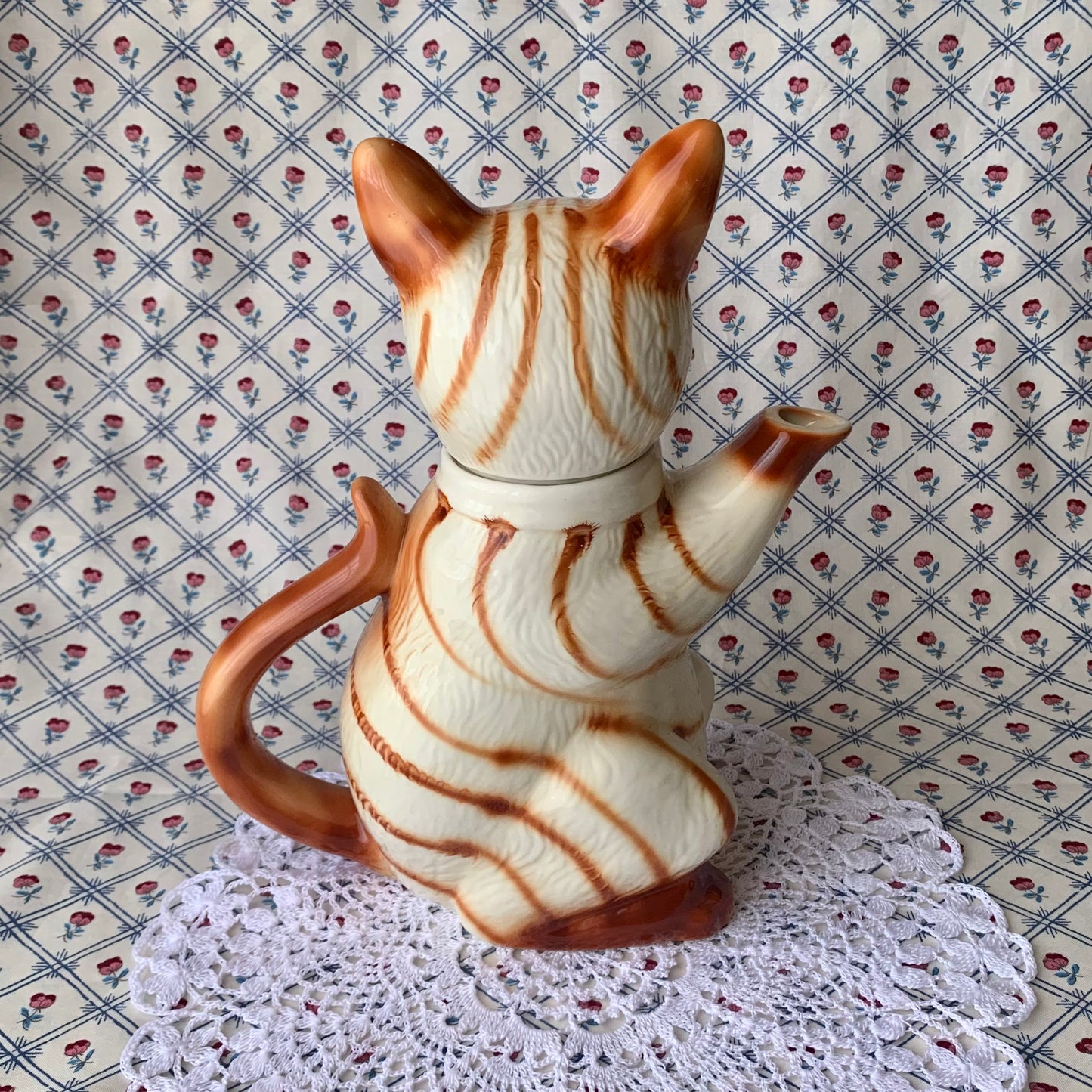 Tony wood studio ◇ Red tabby cat teapot