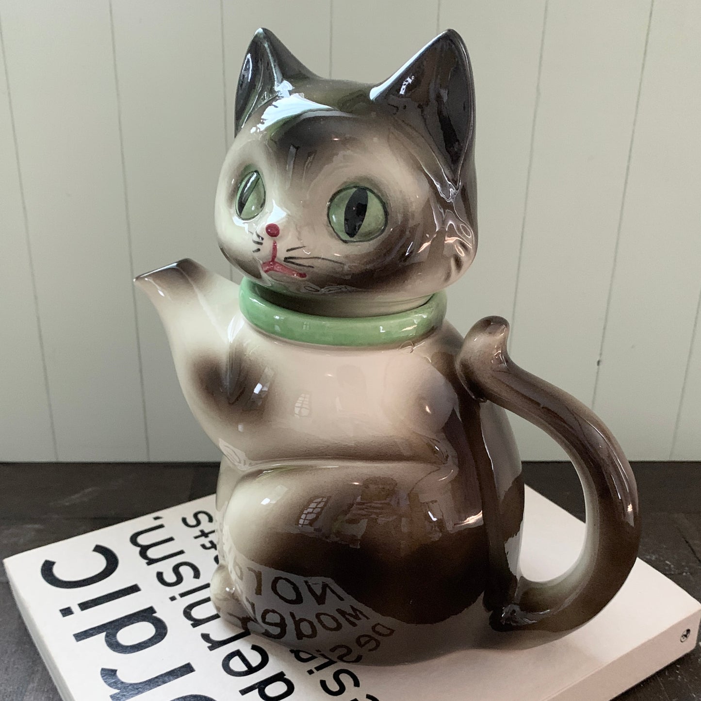 Made in Japan CMI ◇ Brown fur and green eyed cat teapot