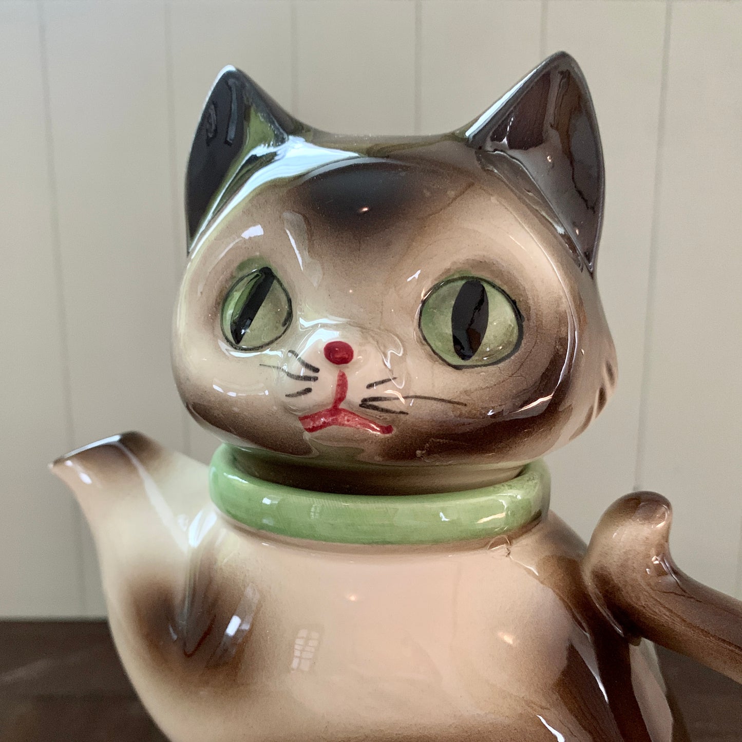 Made in Japan CMI ◇ Brown fur and green eyed cat teapot
