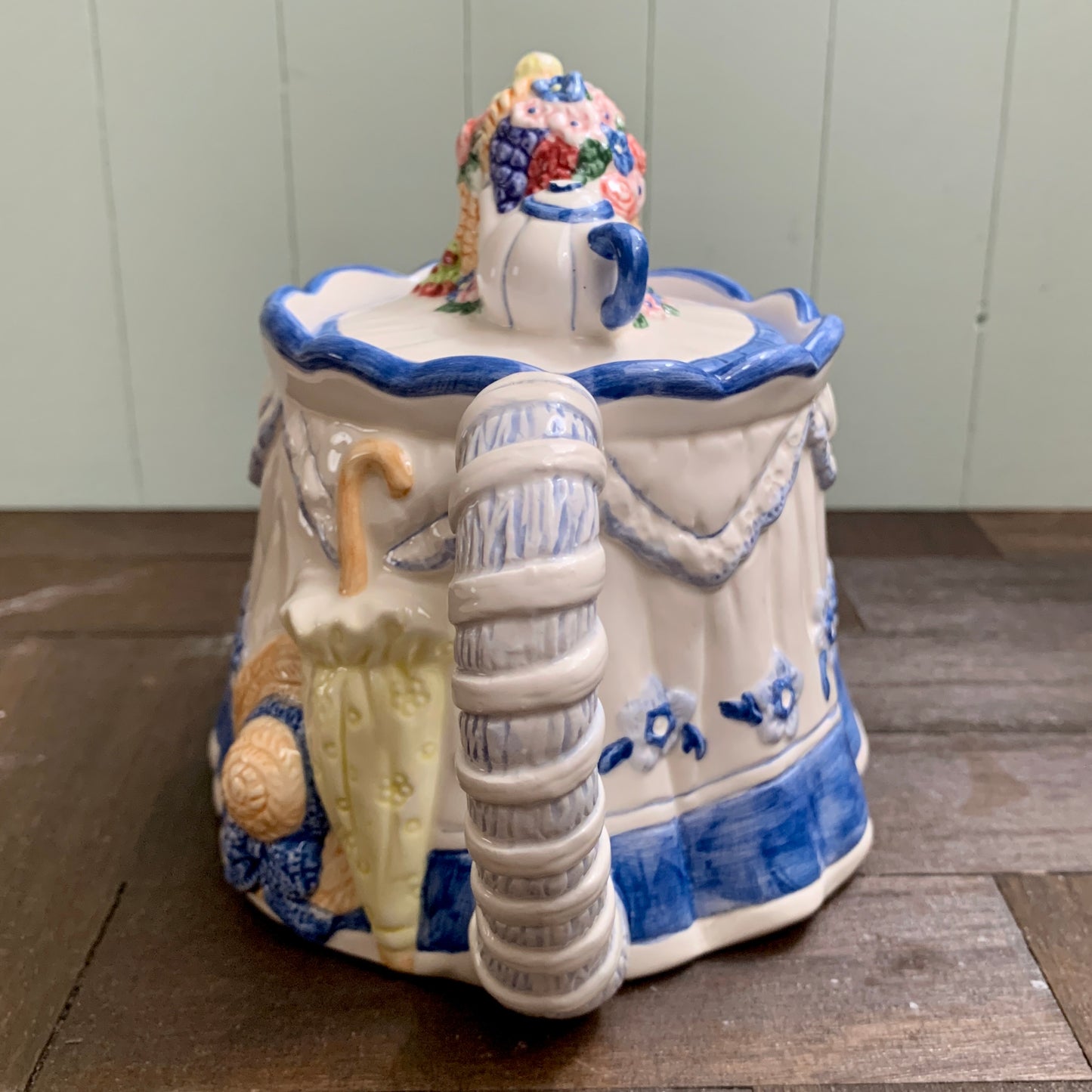 AVON ◇ Blue rose cat teapot