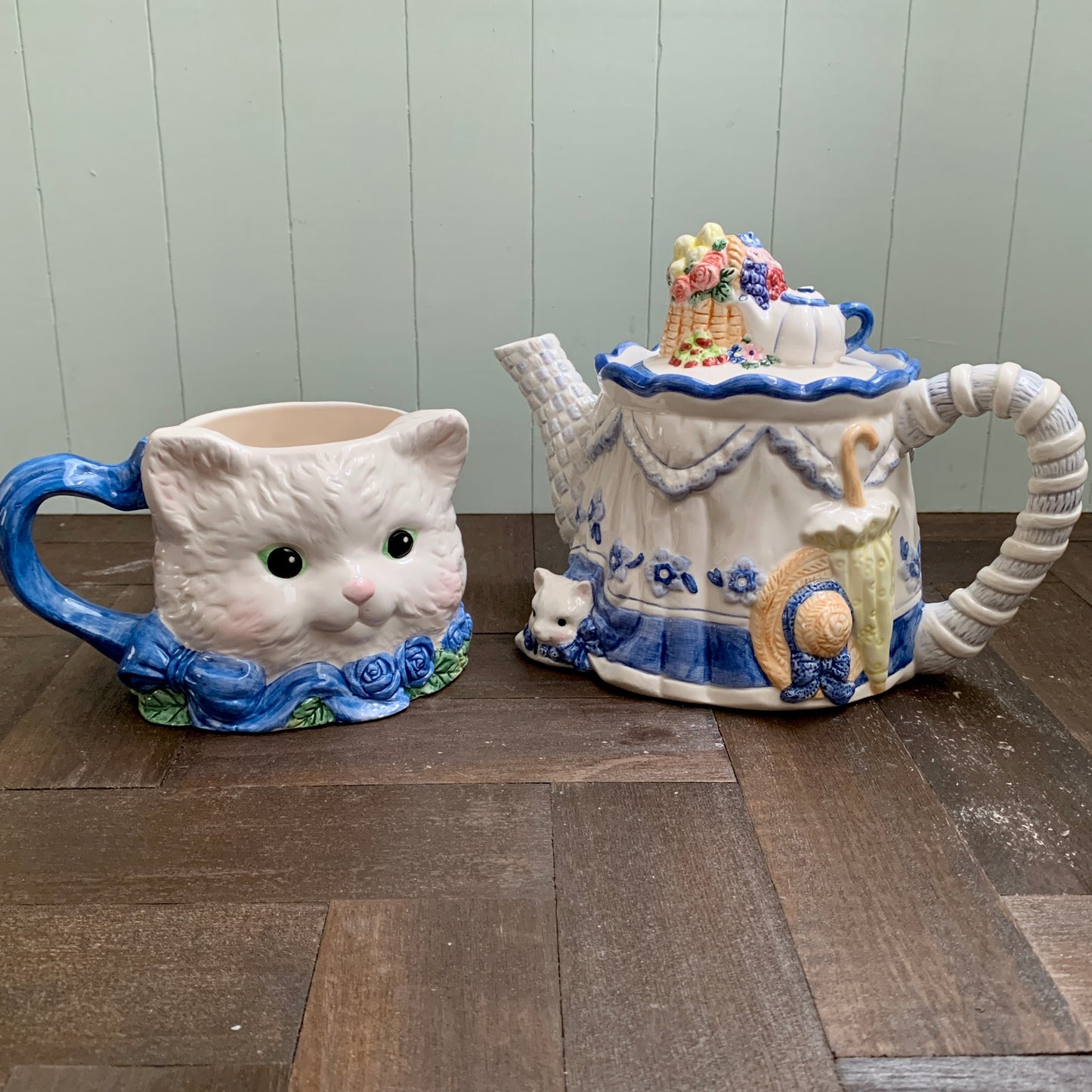 AVON ◇ Blue rose cat mug ②