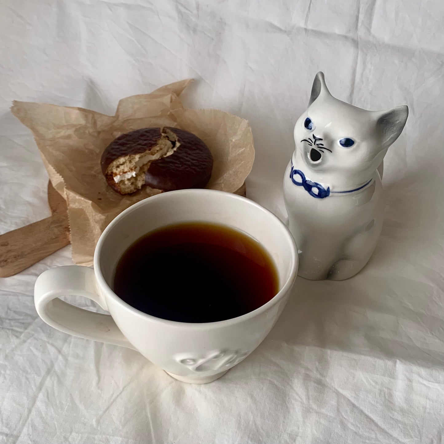 Tony wood studio ◇ White cat milk jug