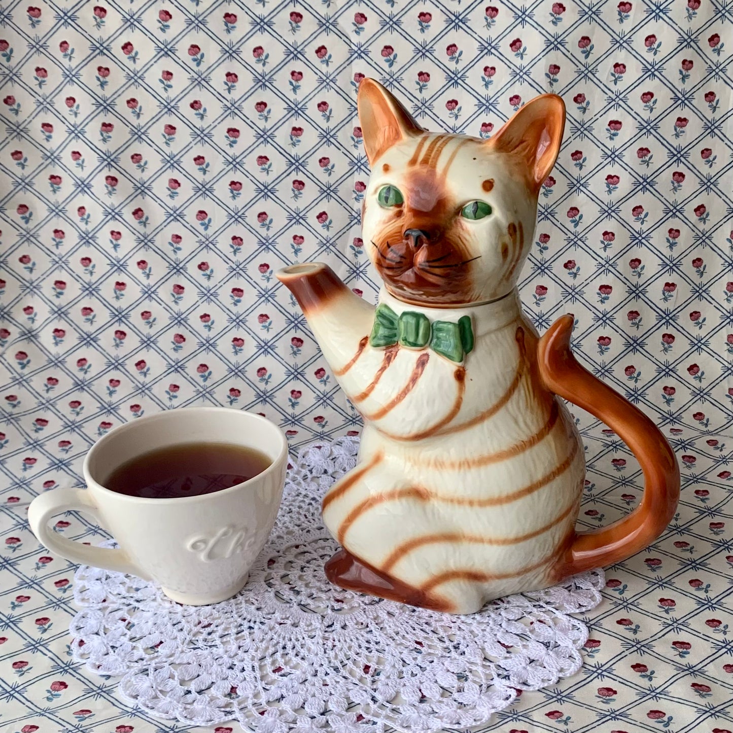 Tony wood studio ◇ Red tabby cat teapot