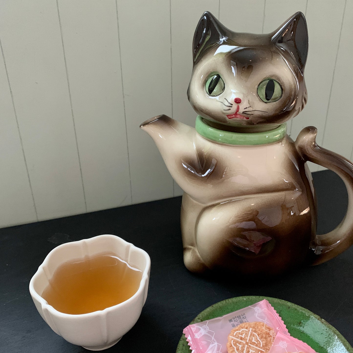 Made in Japan CMI ◇ Brown fur and green eyed cat teapot