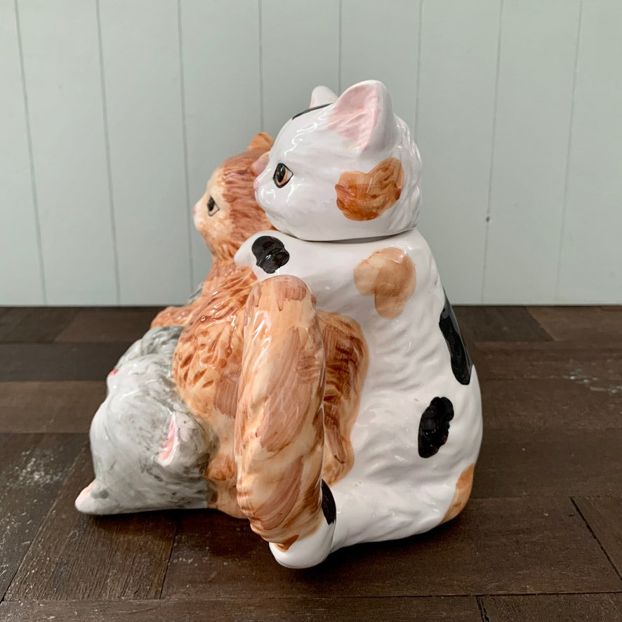 Albert Kessler & Co ◇ Three playful cats Teapot