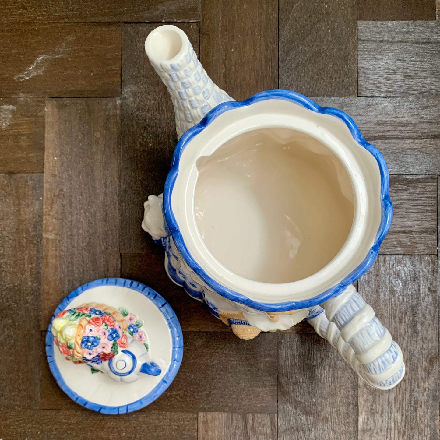 AVON ◇ Blue rose cat teapot