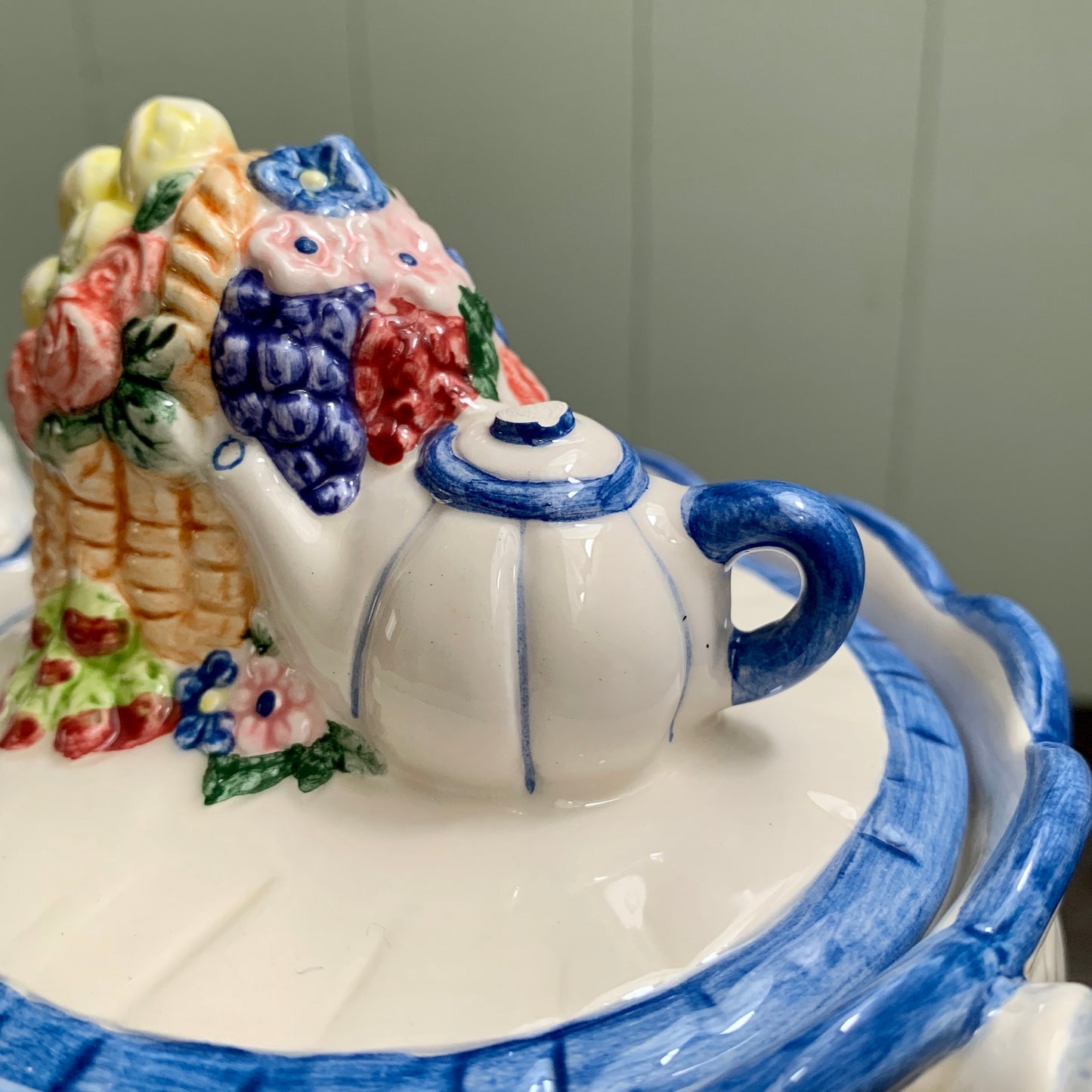 AVON ◇ Blue rose cat teapot