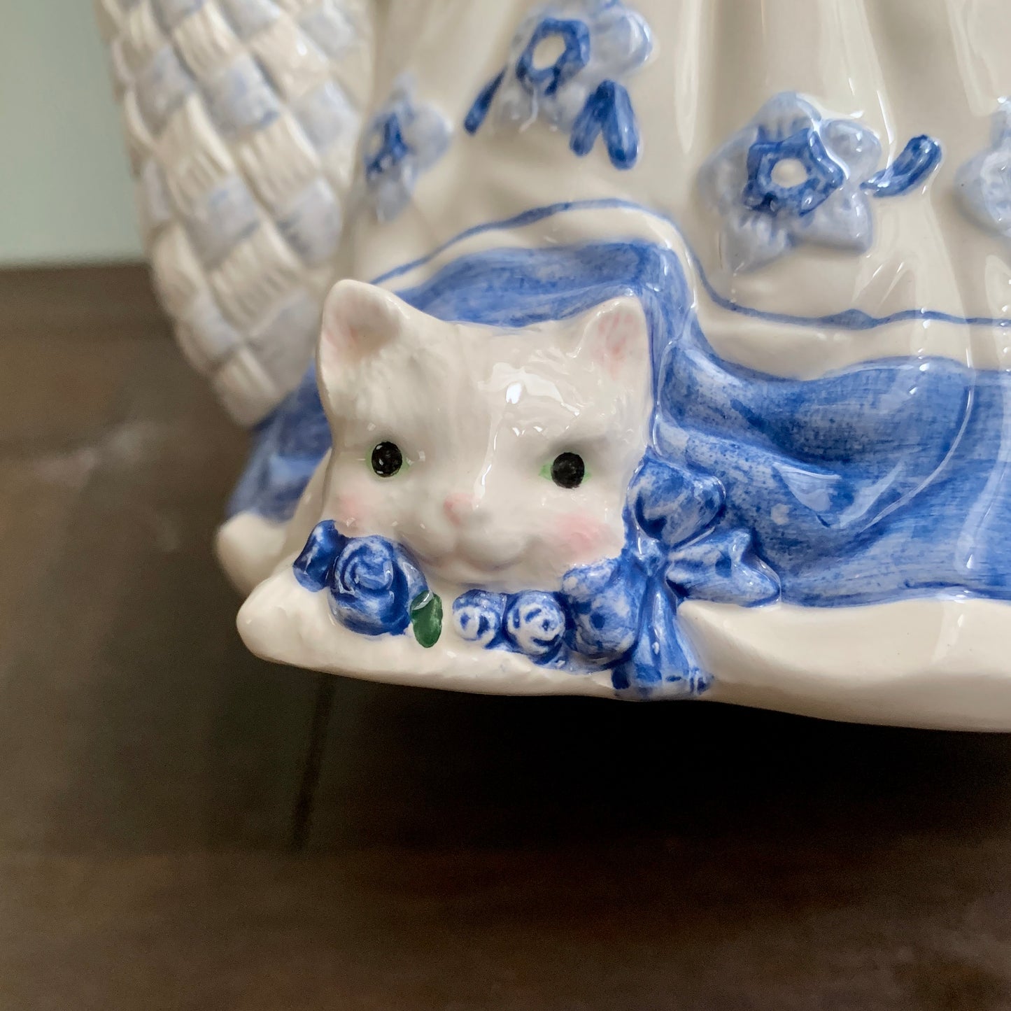 AVON ◇ Blue rose cat teapot