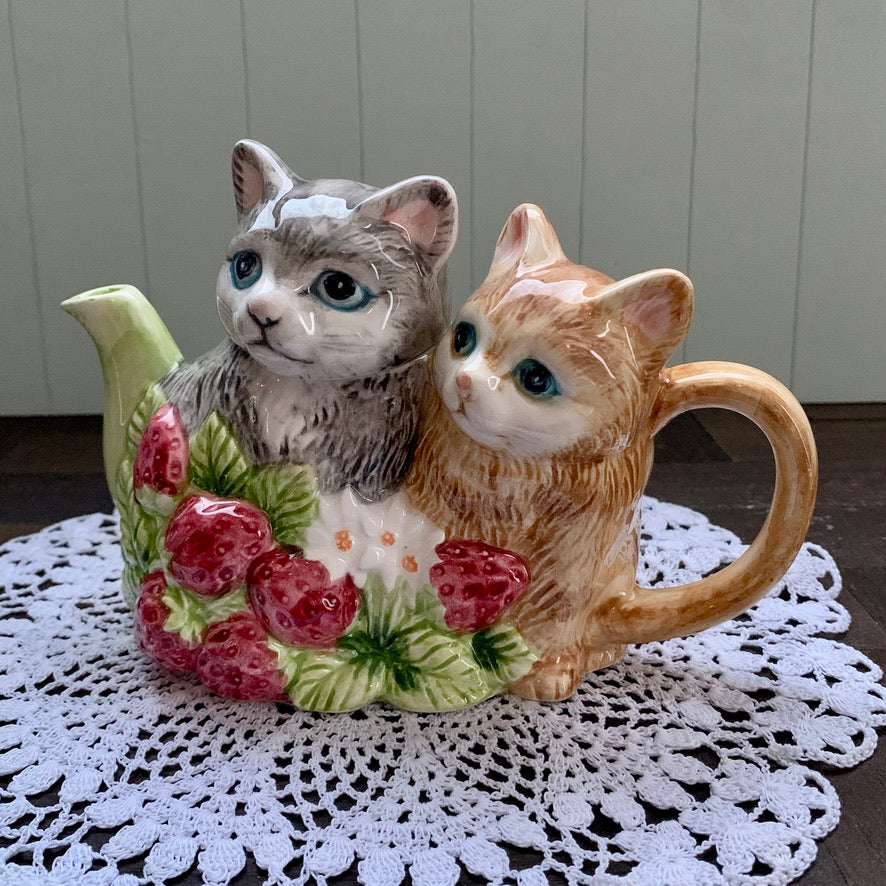 Takahashi San Francisco ◇ Strawberry Cat Teapot