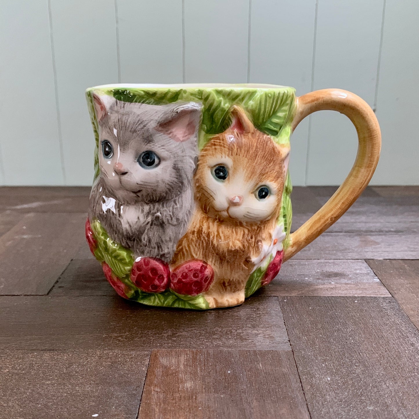 Takahashi San Francisco ◇ Strawberry cat mugcup