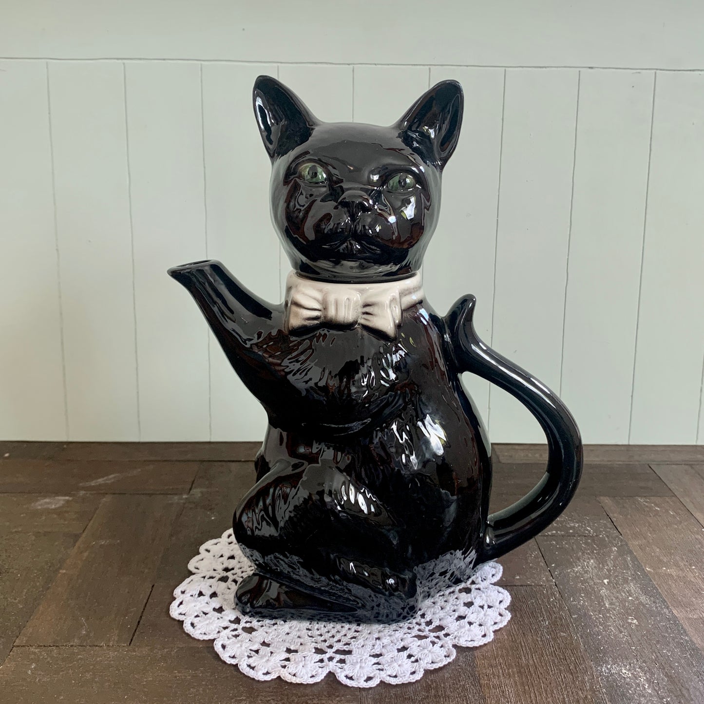 Tony wood studio ◇ Black cat teapot(white bow)