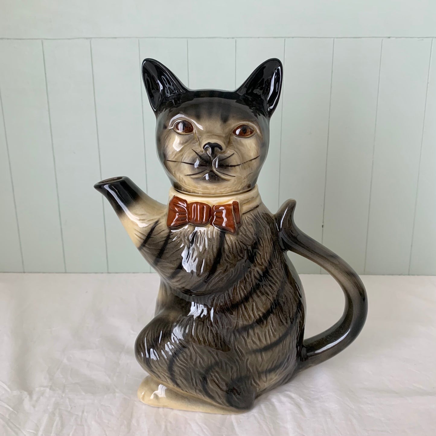 Tony wood studio ◇ Brown tabby cat teapot