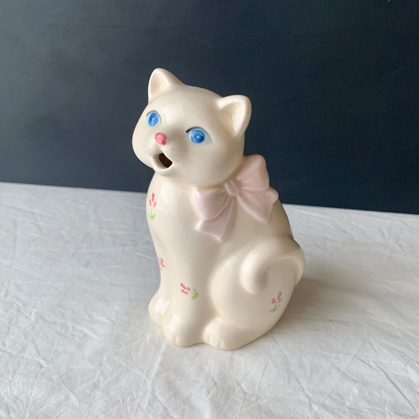 Takahashi San francisco ◇ Flower&ribbon cat milk jug