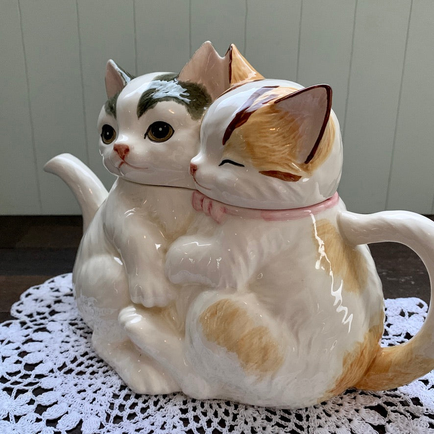Hearth & Home Design ◇ Two Cats Together Teapot