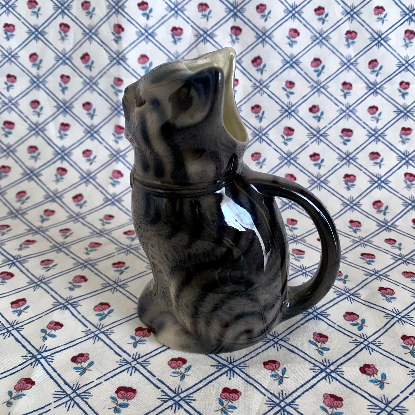 Tony wood studio ◇ Brown tabby cat milk jug 1