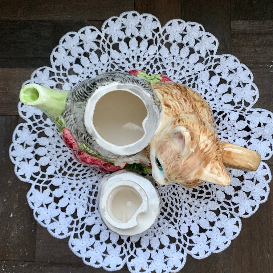 Takahashi San Francisco ◇ Strawberry Cat Teapot