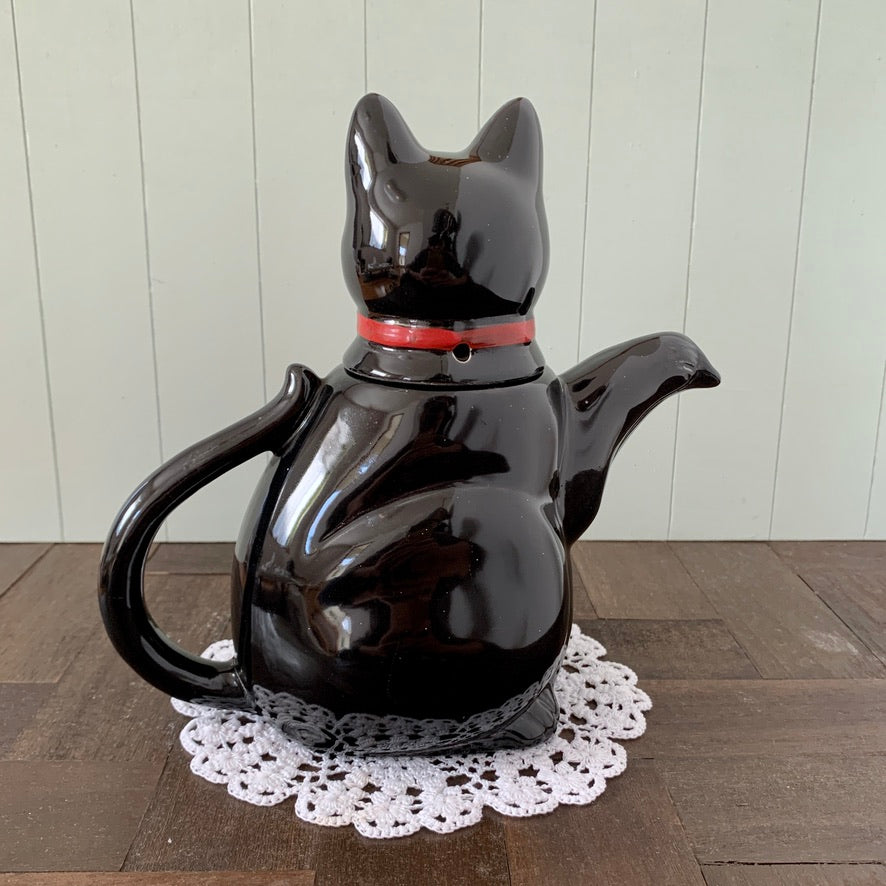 Staffordshire's vintage ◇ Lucky black cat teapot