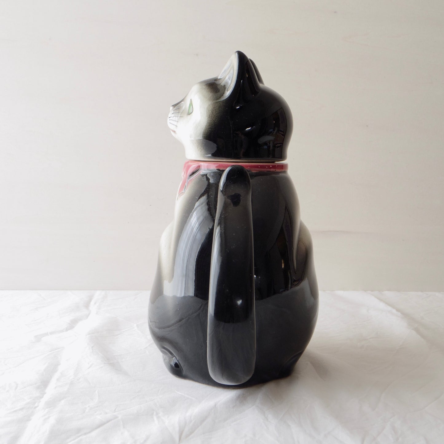 Erphila 6700 ◇ Black and White Cat Teapot