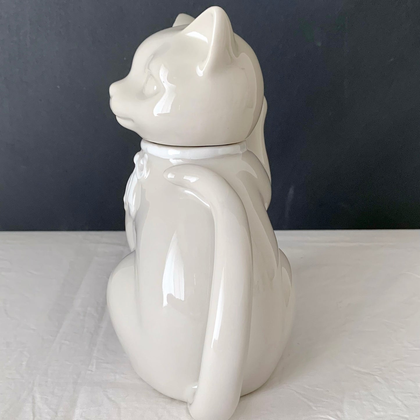 Takahashi san francisco ◇ Milk white cat teapot