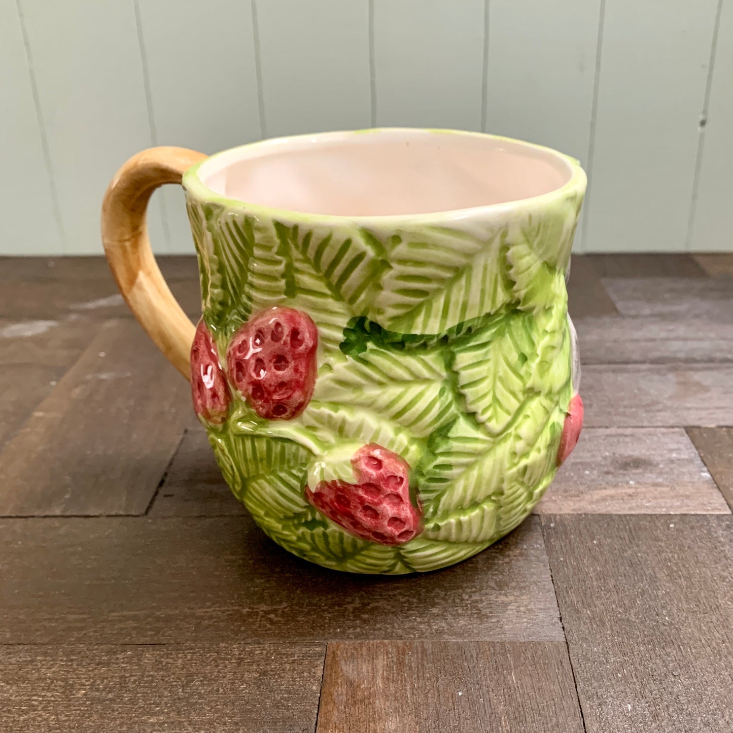 Takahashi San Francisco ◇ Strawberry cat mugcup