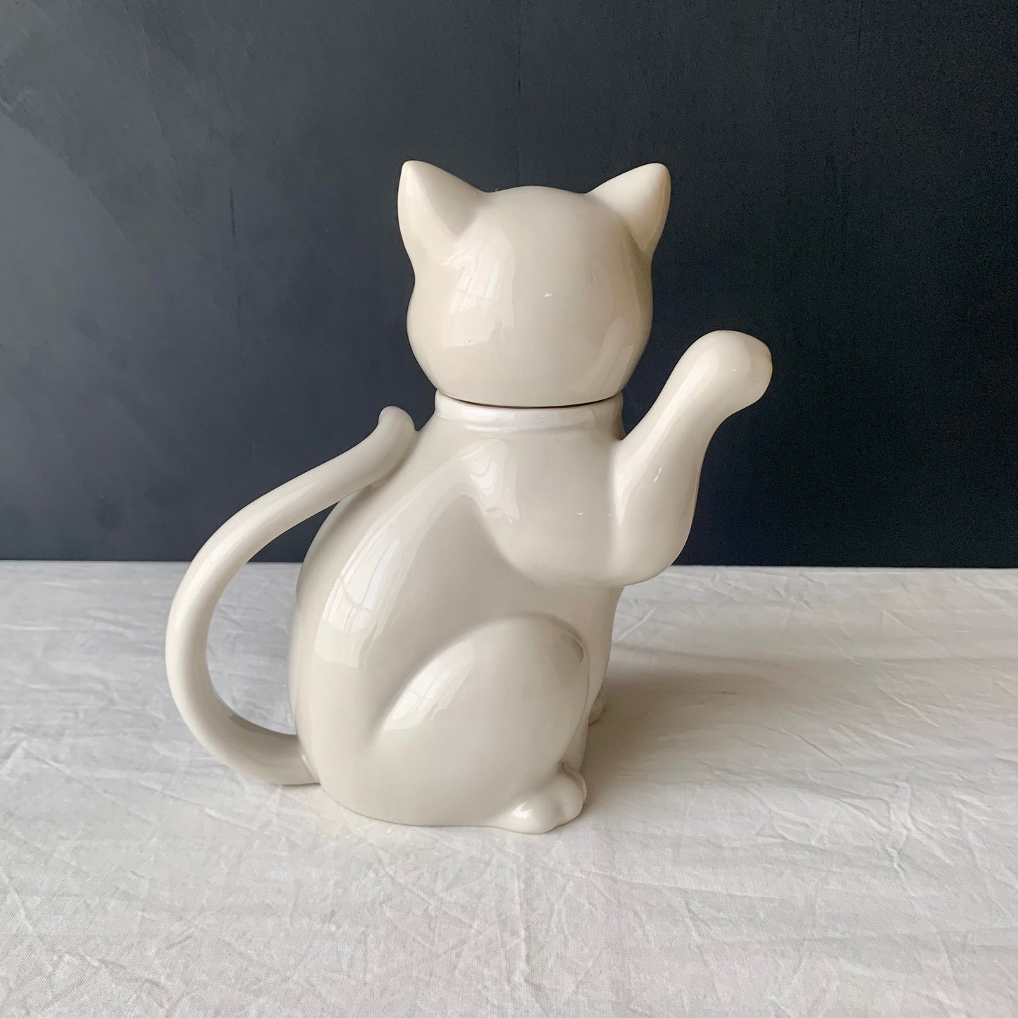 Takahashi San francisco ◇ Ivory white cat teapot