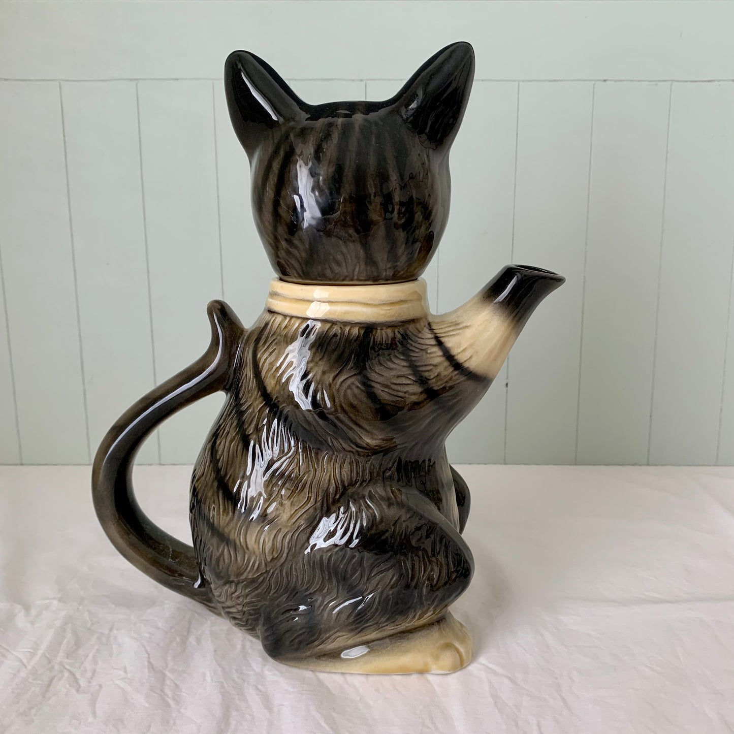 Tony wood studio ◇ Brown tabby cat teapot