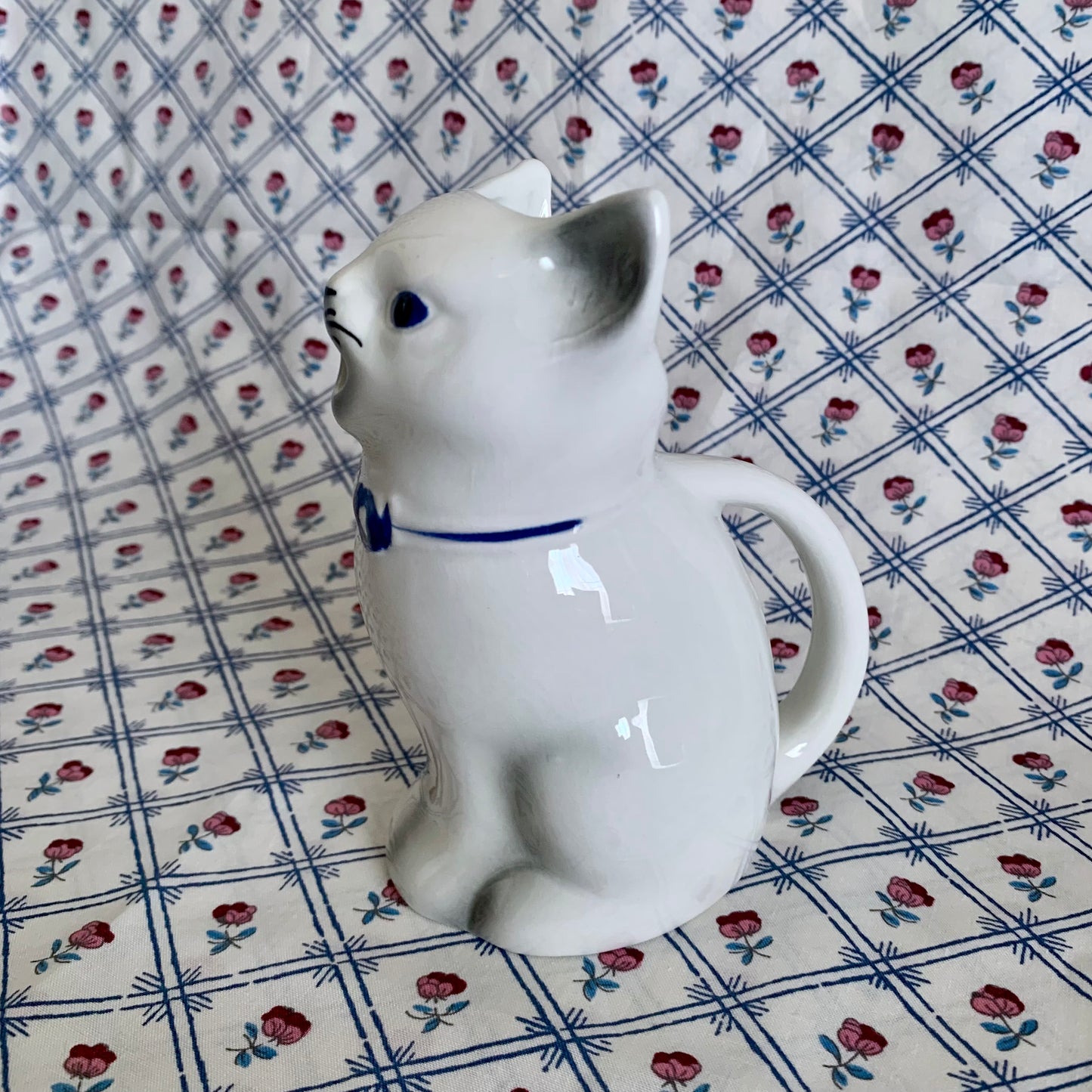 Tony wood studio ◇  White cat milk jug