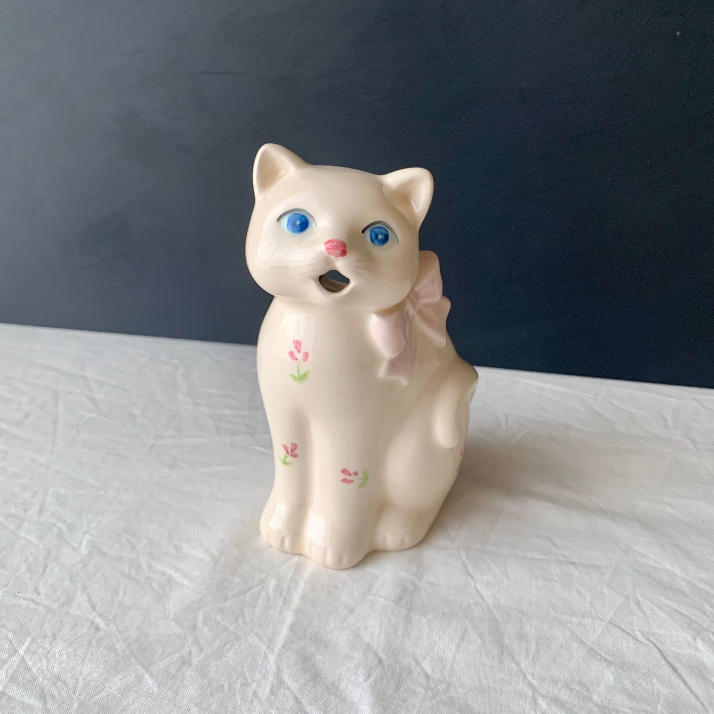 Takahashi San francisco ◇ Flower&ribbon cat milk jug