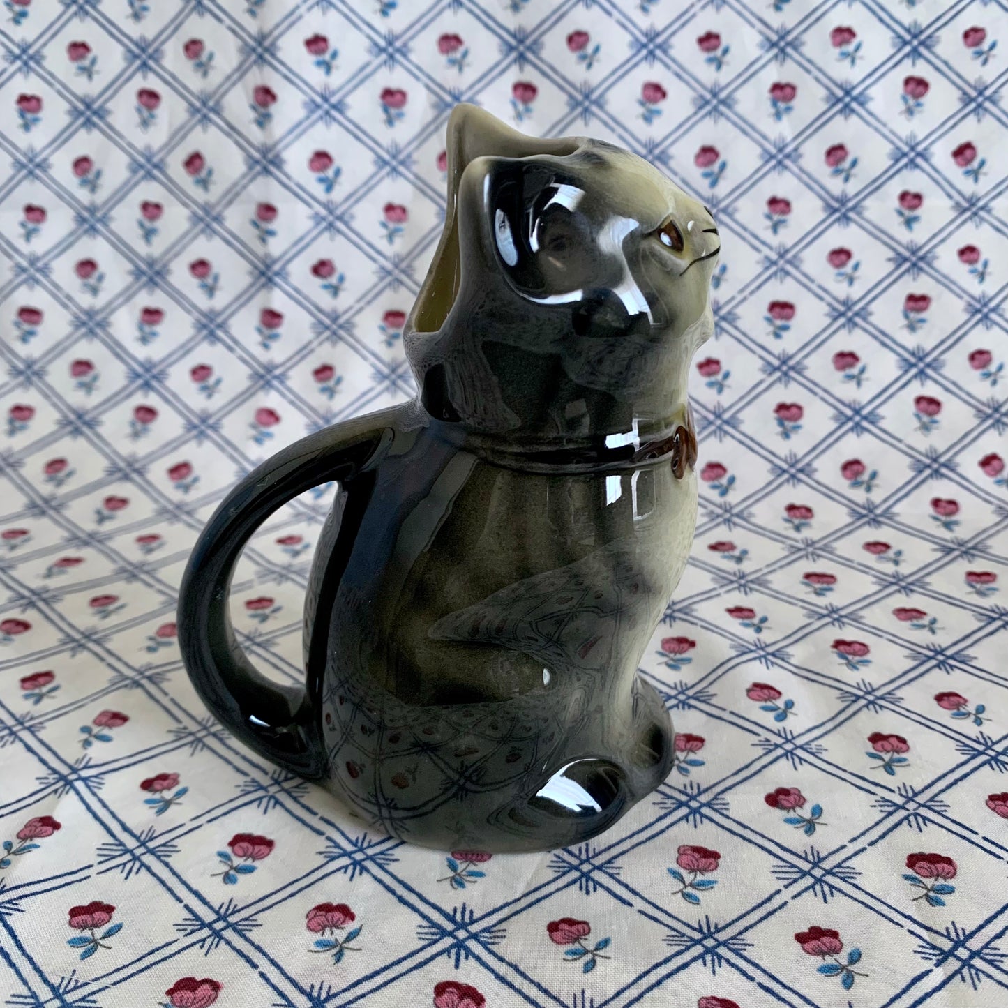 Tony wood studio ◇ Brown tabby cat milk jug 3