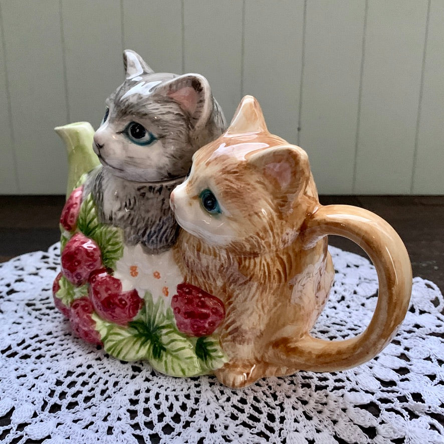 Takahashi San Francisco ◇ Strawberry Cat Teapot