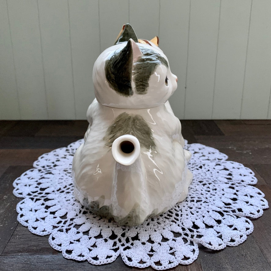Hearth & Home Design ◇ Two Cats Together Teapot