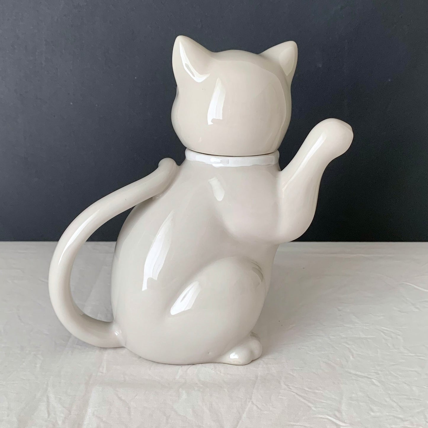 Takahashi san francisco ◇ Milk white cat teapot