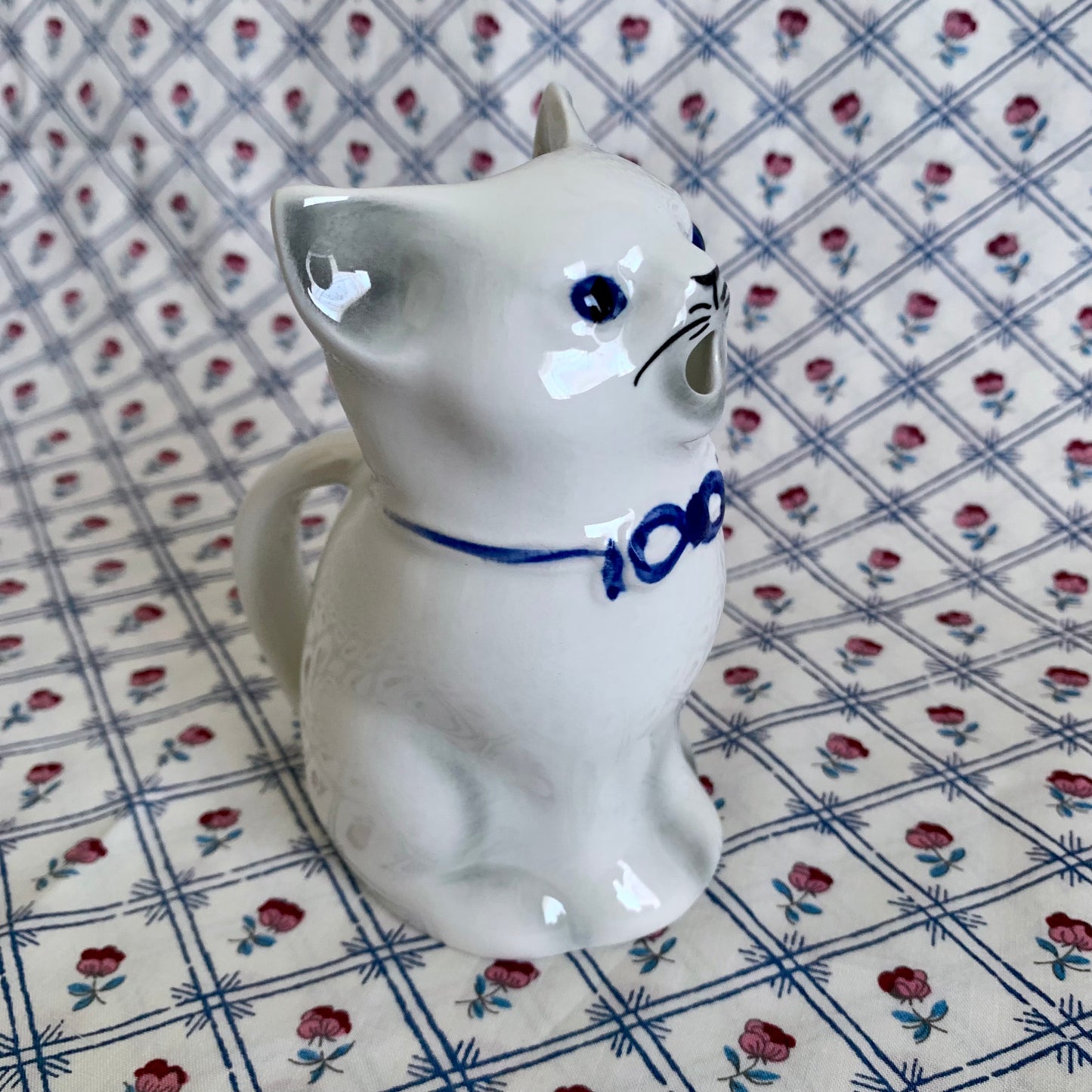 Tony wood studio ◇  White cat milk jug