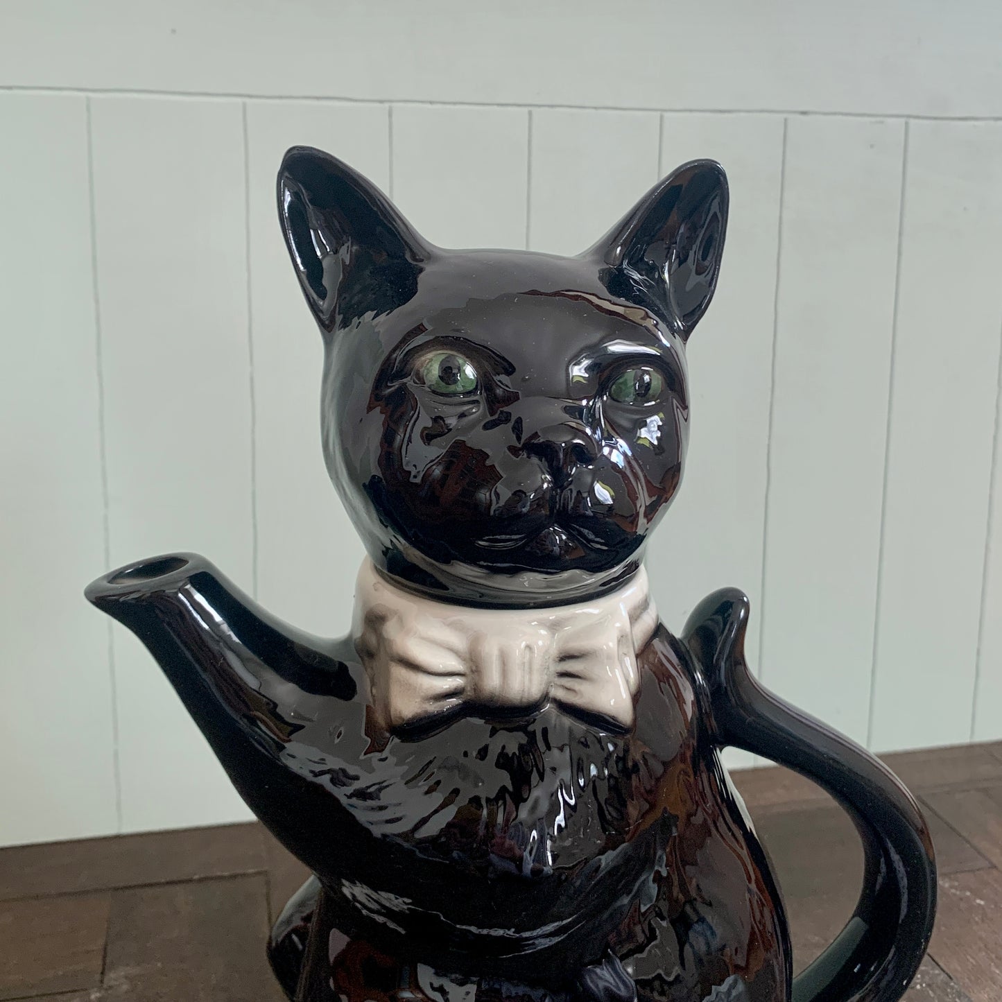 Tony wood studio ◇ Black cat teapot(white bow)