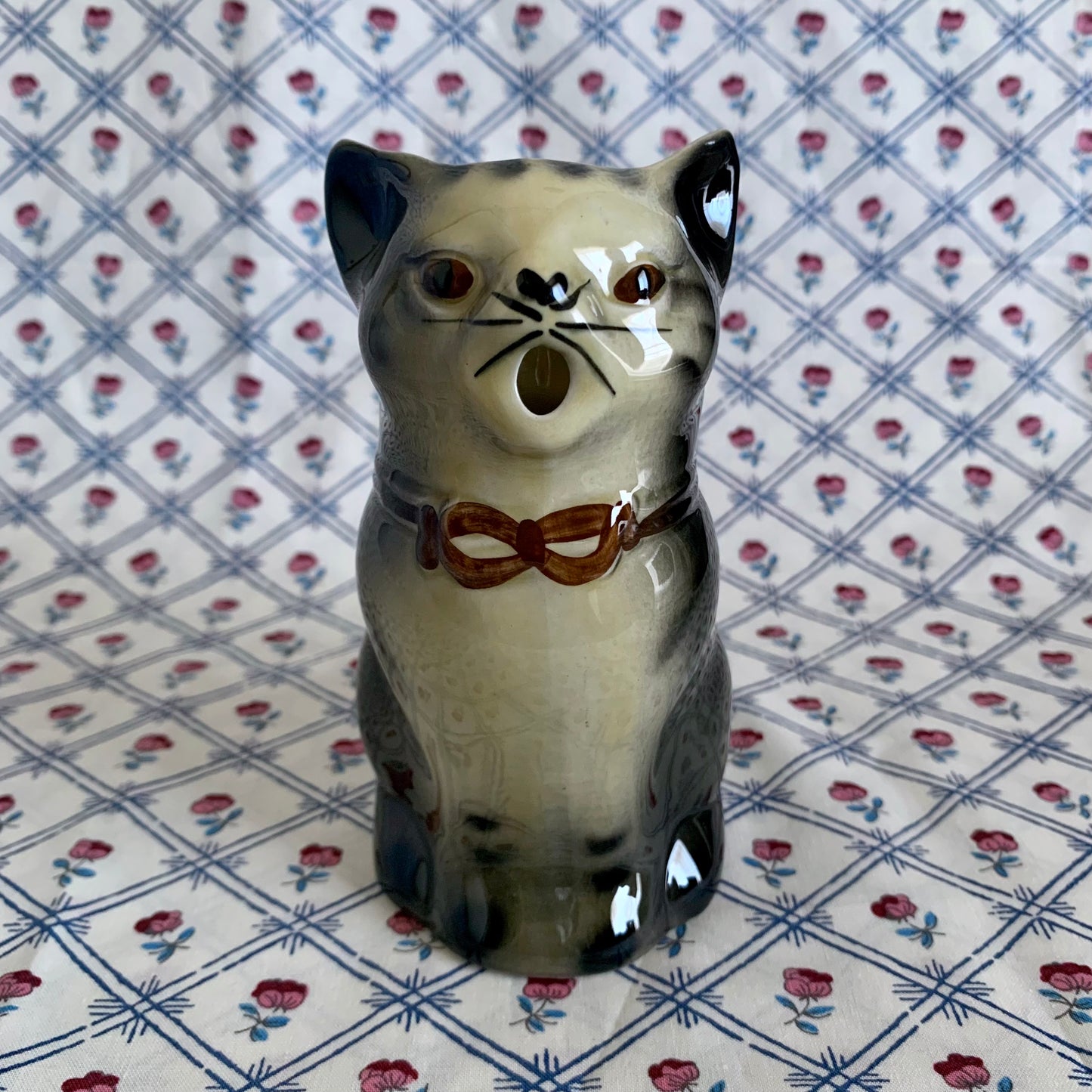 Tony wood studio ◇ Brown tabby cat milk jug 3