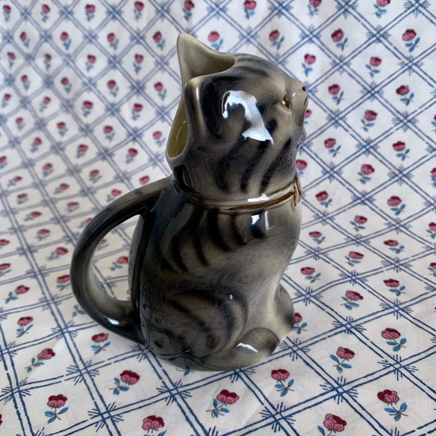 Tony wood studio ◇ Brown tabby cat milk jug 1