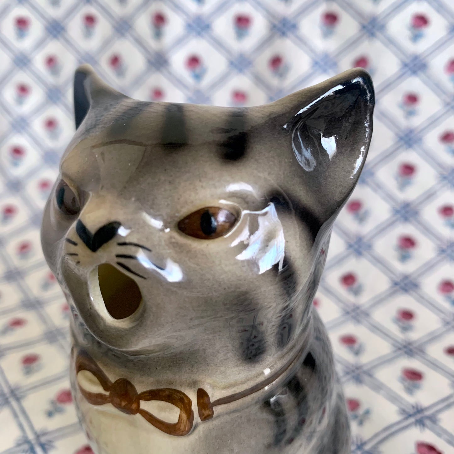 Tony wood studio ◇ Brown tabby cat milk jug 1