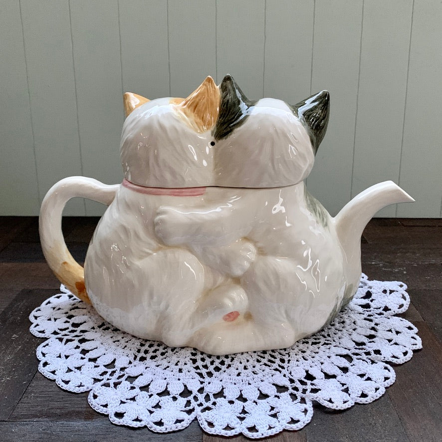 Hearth & Home Design ◇ Two Cats Together Teapot