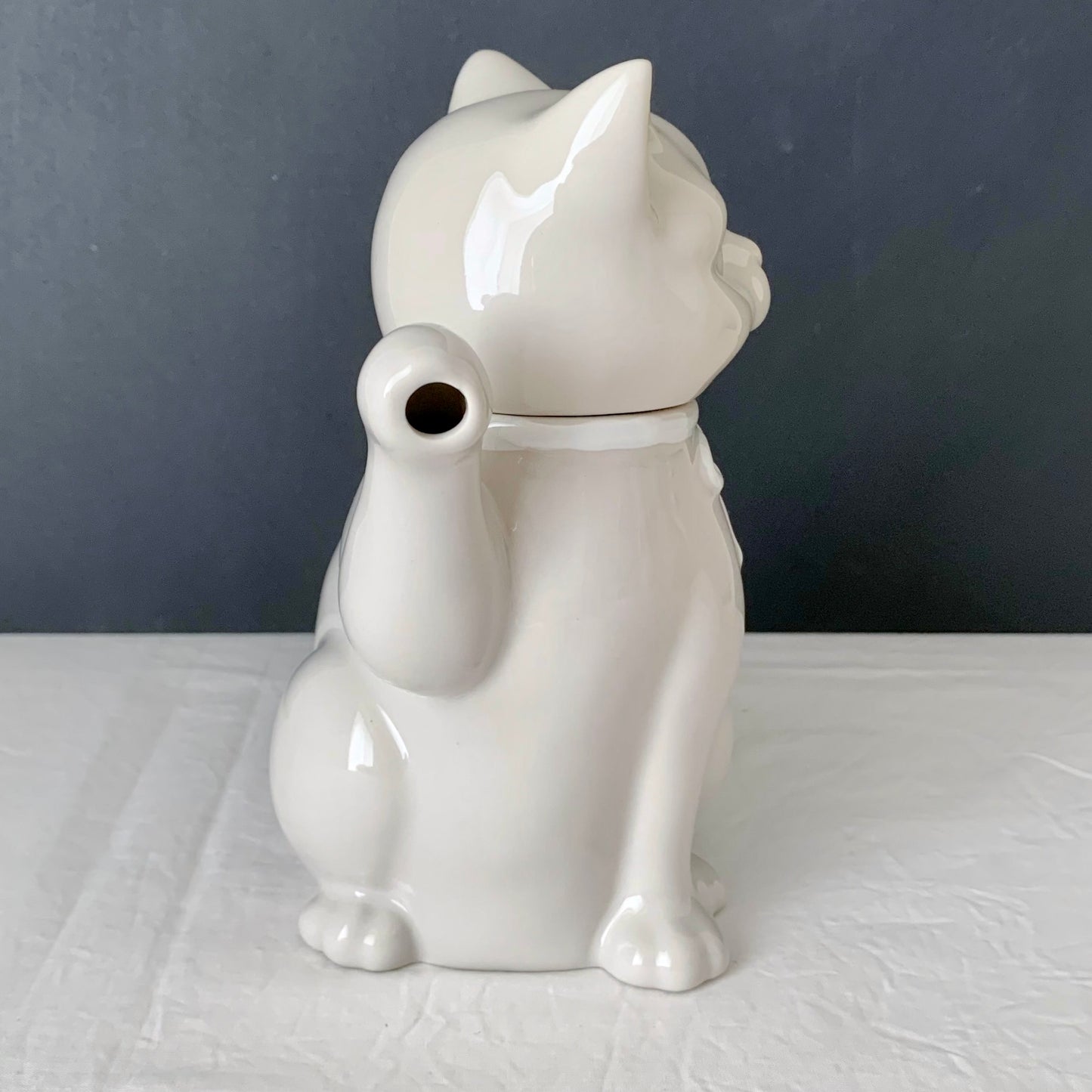 Takahashi san francisco ◇ Milk white cat teapot