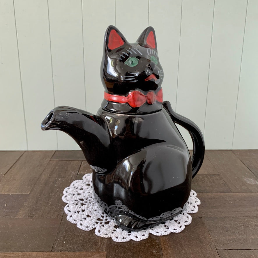 Staffordshire's vintage ◇ Lucky black cat teapot