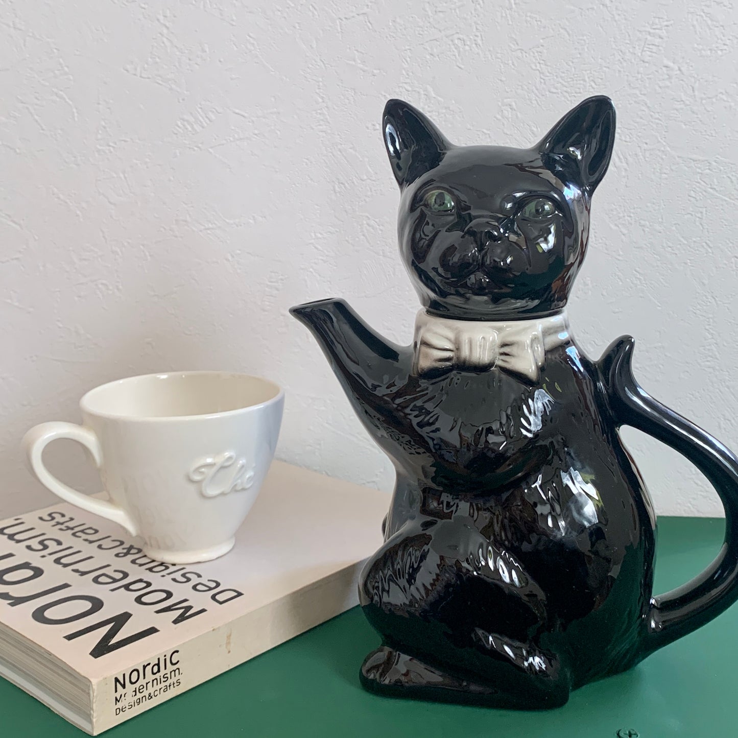 Tony wood studio ◇ Black cat teapot(white bow)