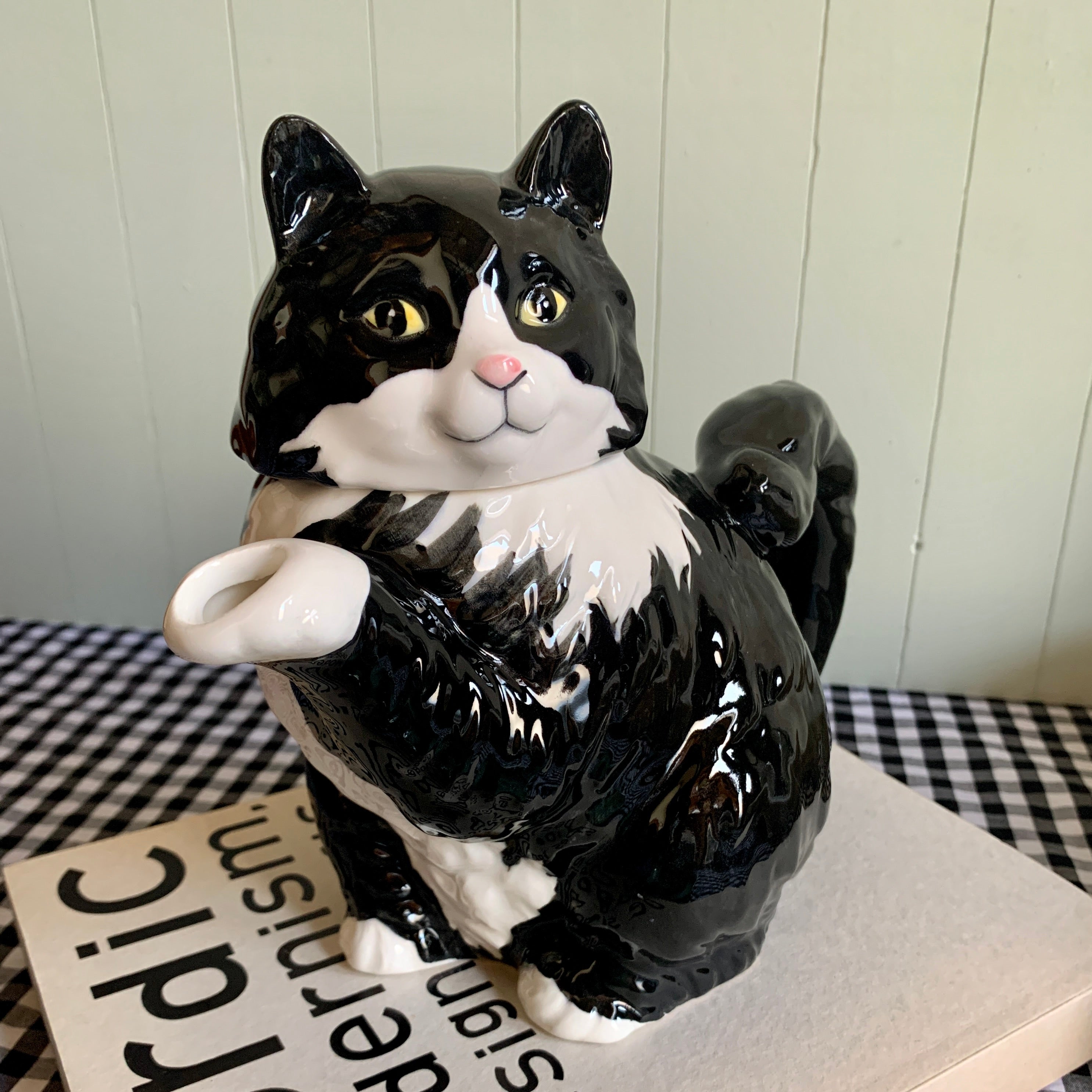 CINDY SUGAWARA ◇ Bicolor cat teapot – milk and mint CINDY SUGAWARA ◇ Bicolor cat teapot – milk and mint