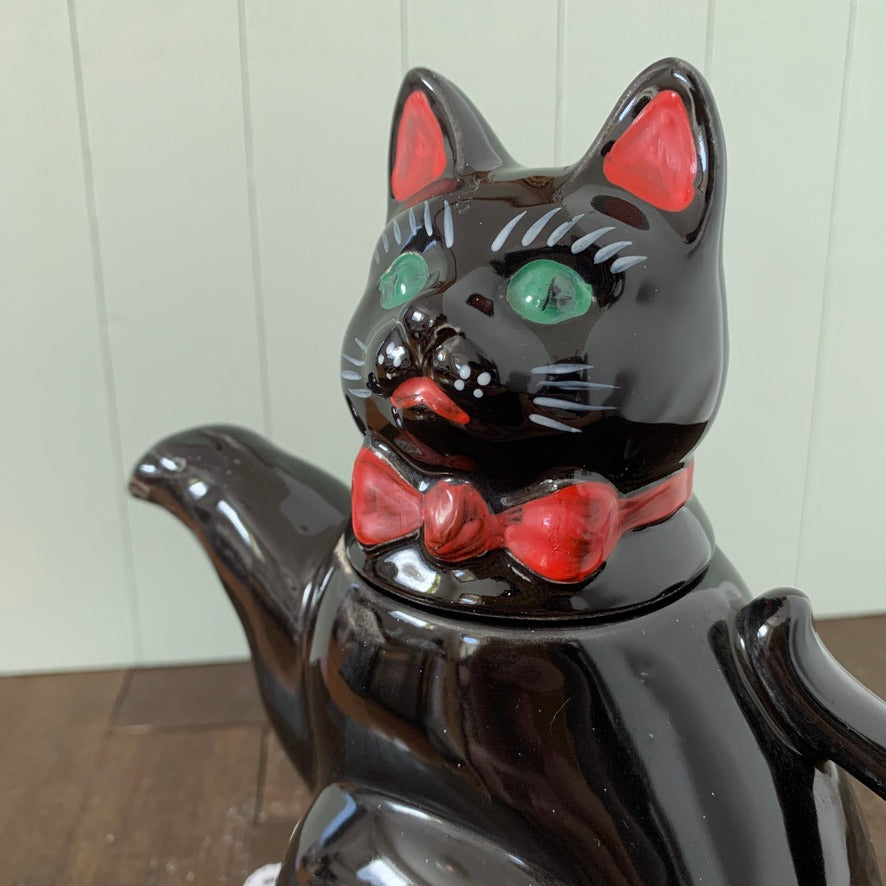 Staffordshire's vintage ◇ Lucky black cat teapot