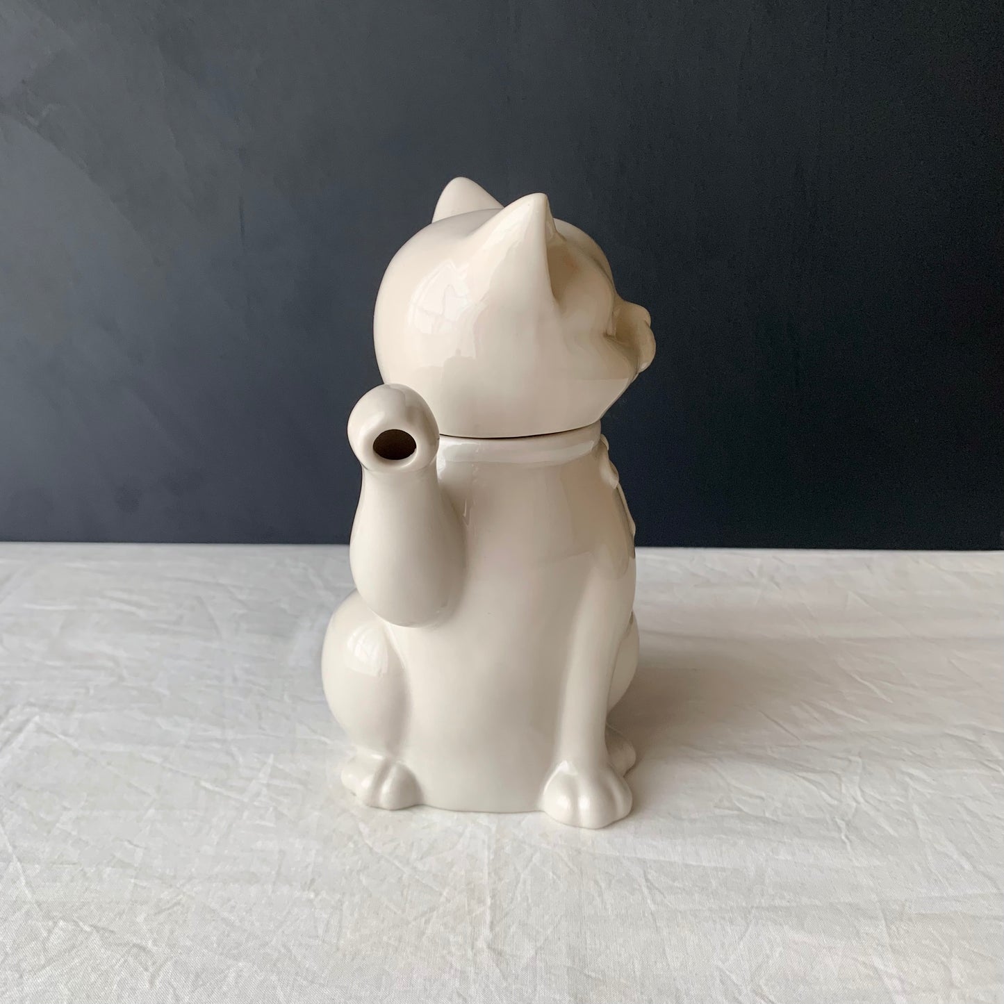 Takahashi San francisco ◇ Ivory white cat teapot