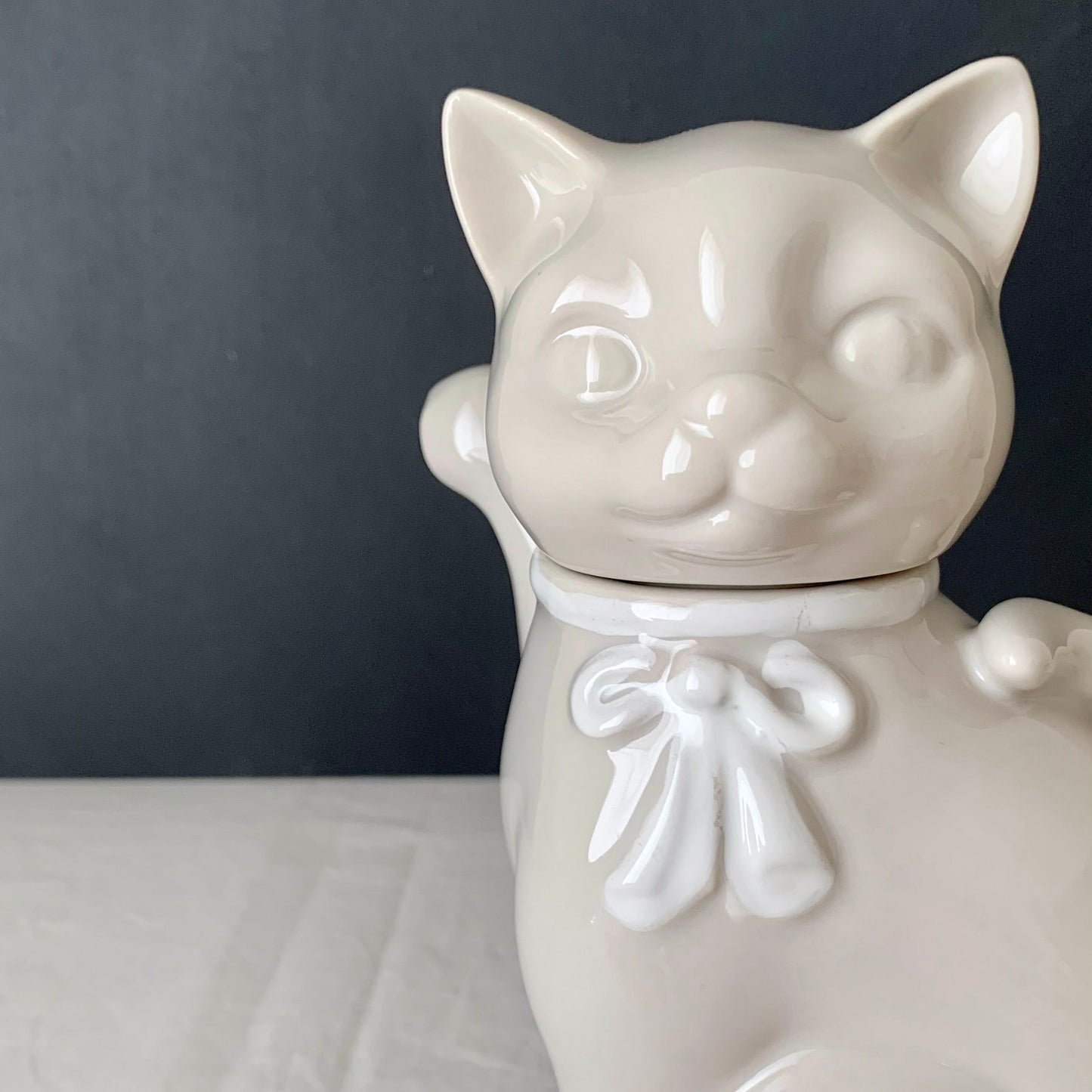 Takahashi san francisco ◇ Milk white cat teapot