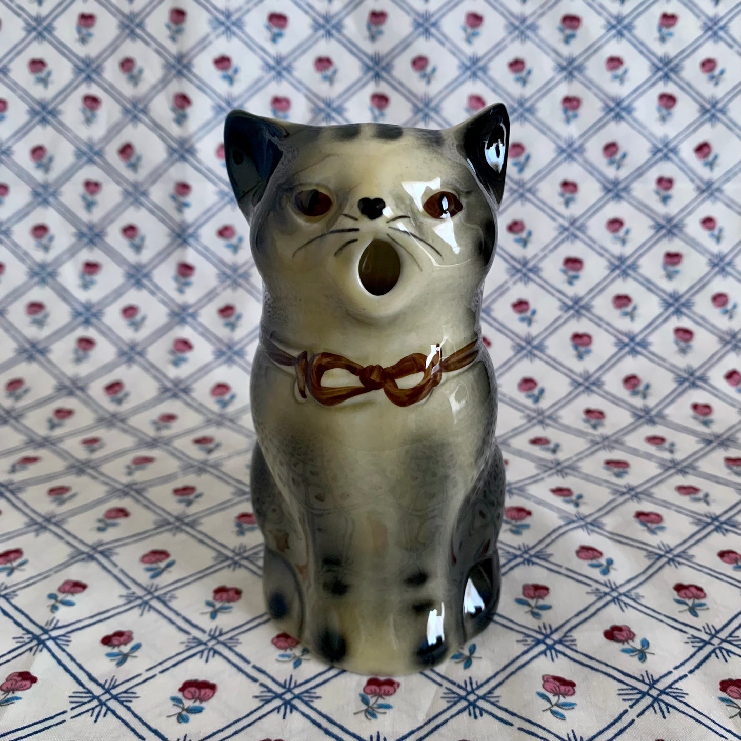 Tony wood studio ◇ Brown tabby cat milk jug 4