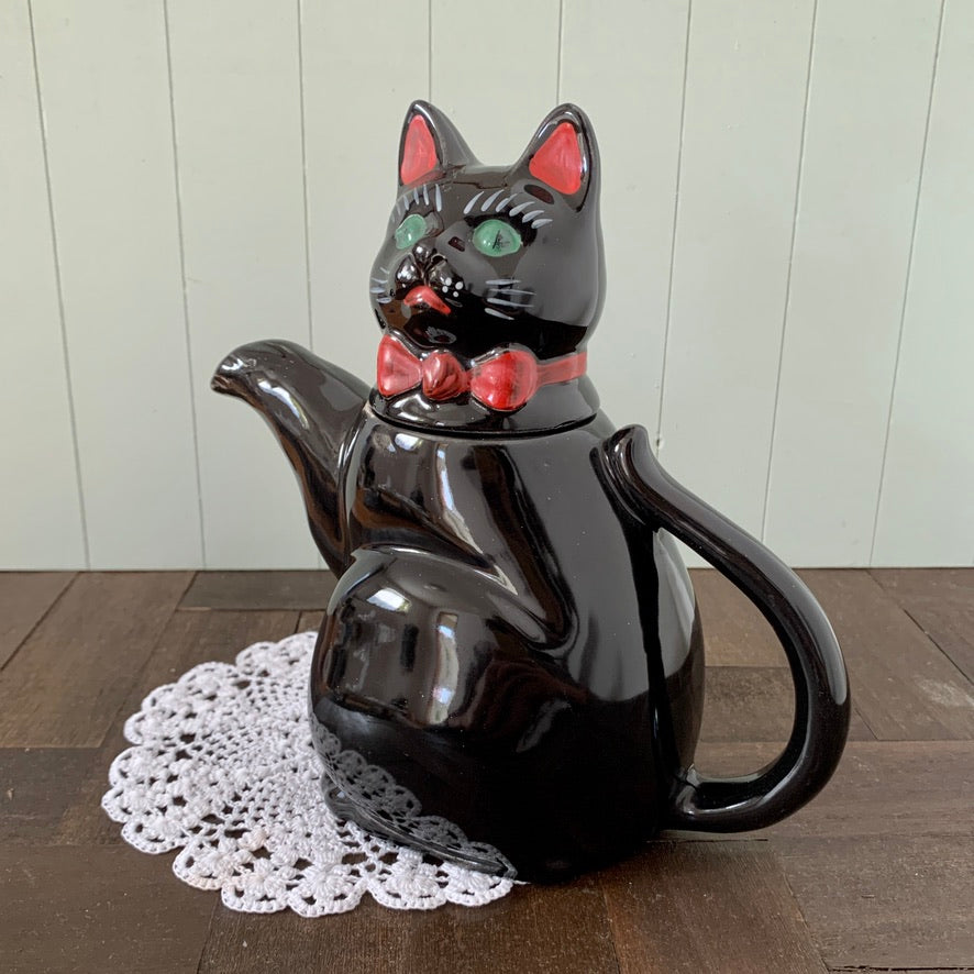 Staffordshire's vintage ◇ Lucky black cat teapot