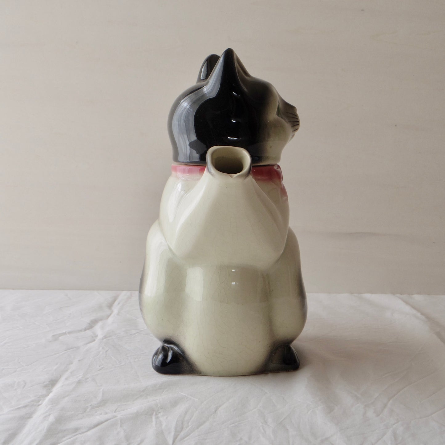 Erphila 6700 ◇ Black and White Cat Teapot