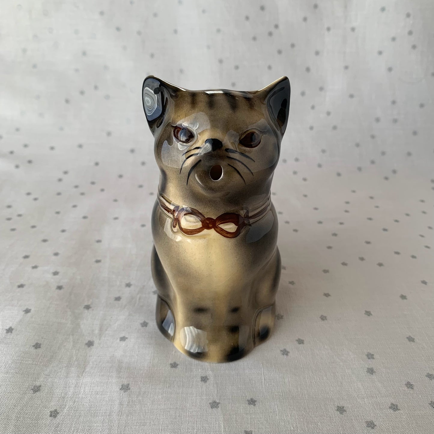 Tony wood studio ◇ Brown tabby cat milk jug